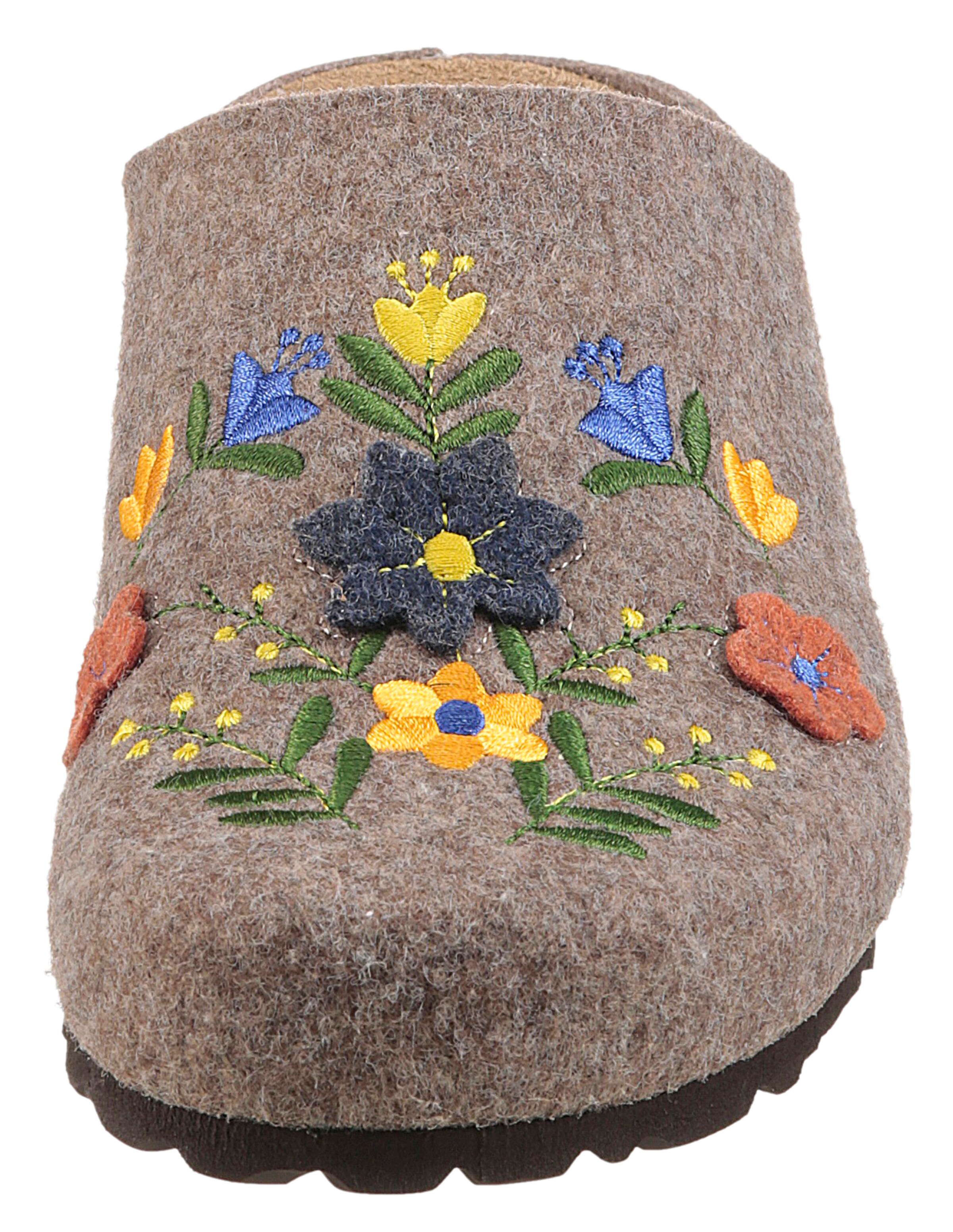 Aniston Slippers in Brown