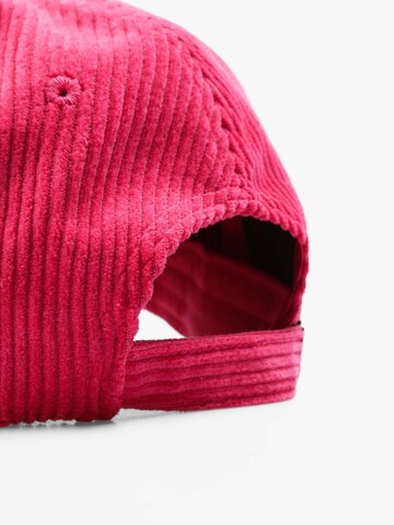 Scalpers Cap 'Wow' in Pink