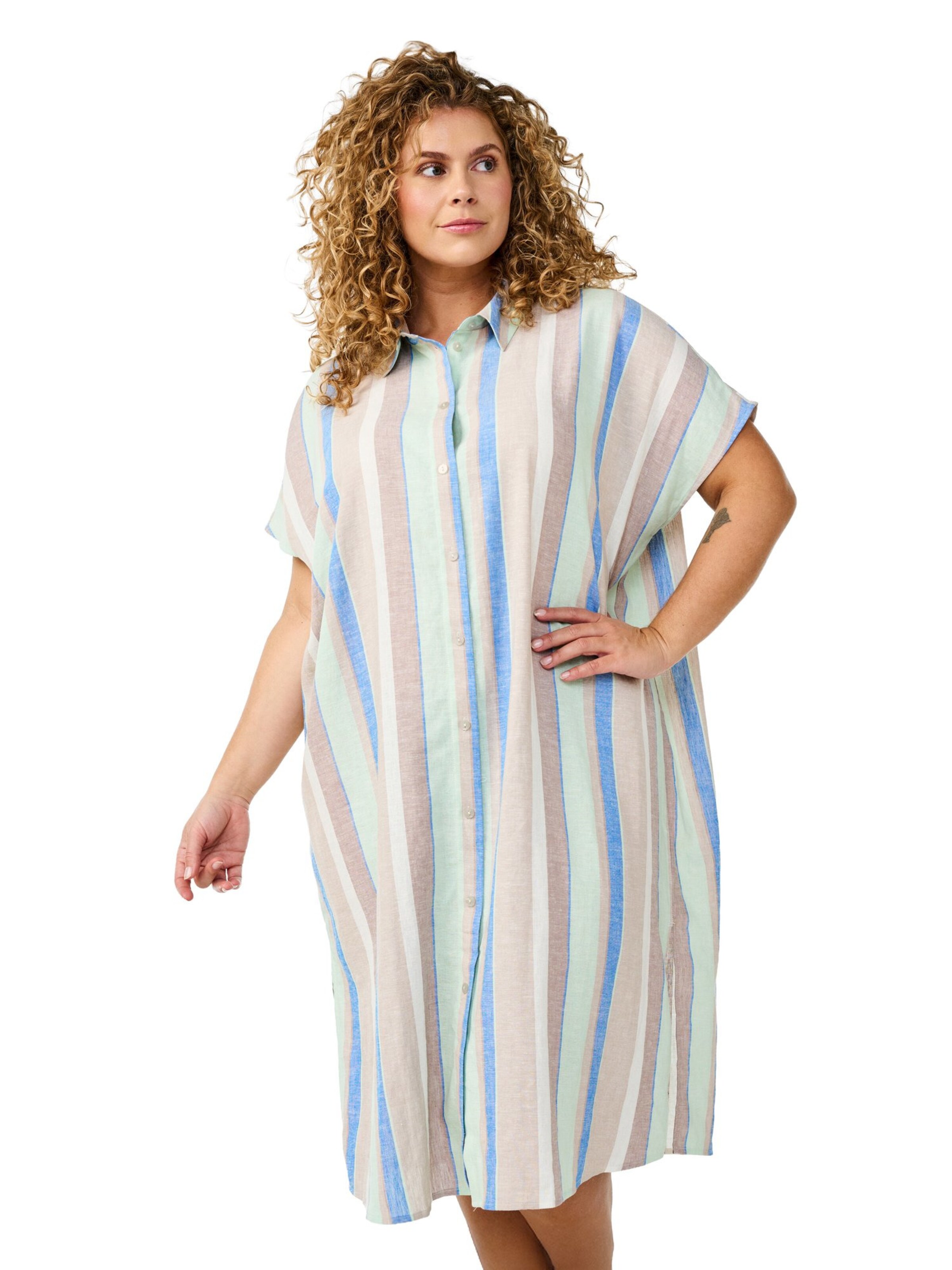 Zizzi - Vestido camisero 'Vlina' en azul: frente