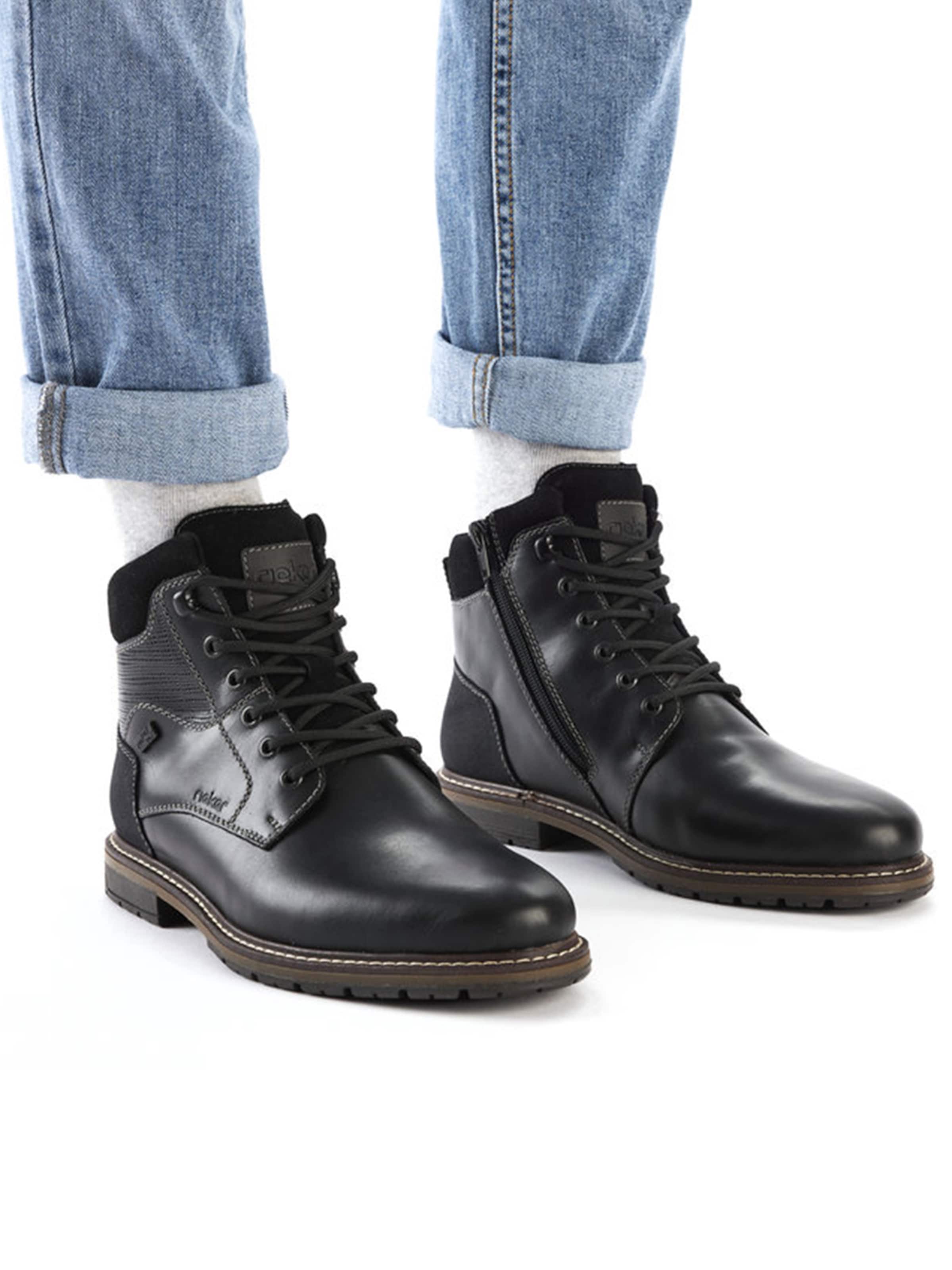 Bocanci cu șireturi de la Rieker pe negru