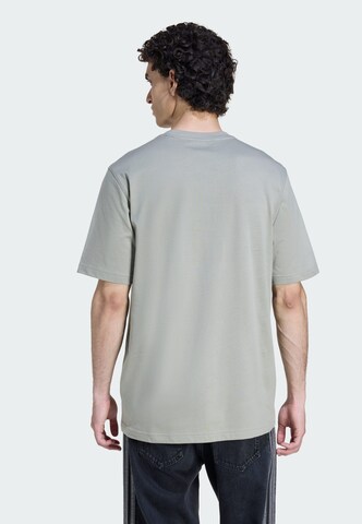 ADIDAS ORIGINALS - Camiseta 'Berlinpaint' en gris