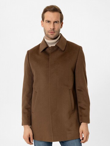 Moxx Paris Between-seasons coat 'Pedro' in Beige: front