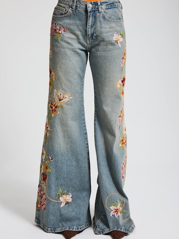IT'S BASIC Flared Jeans 'ELASTICATED WAIST FLARE JEANS' in Blauw: voorkant