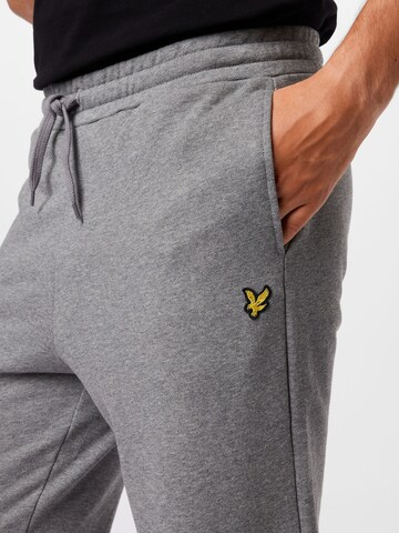 Lyle & Scott Tapered Hose in Grau