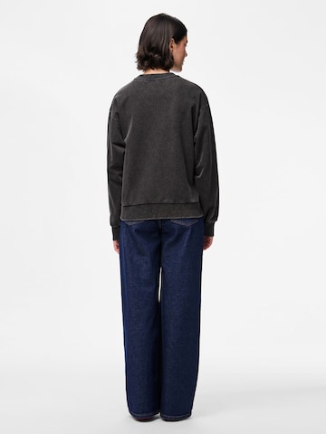 Sweat-shirt 'PCChilli' PIECES en noir