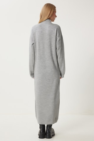 Rochie tricotat de la Happiness İstanbul pe gri