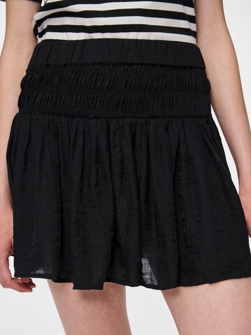 PIECES - Falda 'Julia' en negro