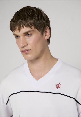 ROCAWEAR Koszulka 'Baller' w kolorze biały