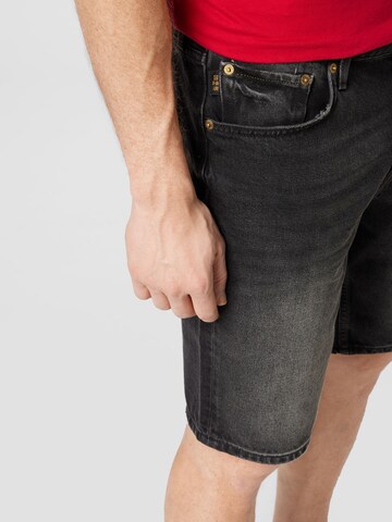 Superdry Regular Shorts in Schwarz