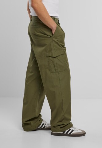 Wide leg Pantaloni cu buzunare de la Urban Classics pe verde