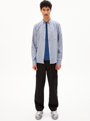 Coupe regular Chemise 'QUAASA' ARMEDANGELS en bleu