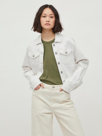 VILA Between-Season Jacket 'Need It' in White: front