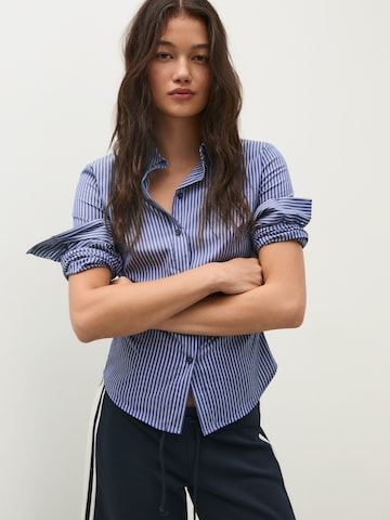 Chemisier Bershka en bleu : devant
