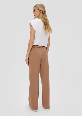 QS - Pierna ancha Pantalón plisado en marrón: atrás