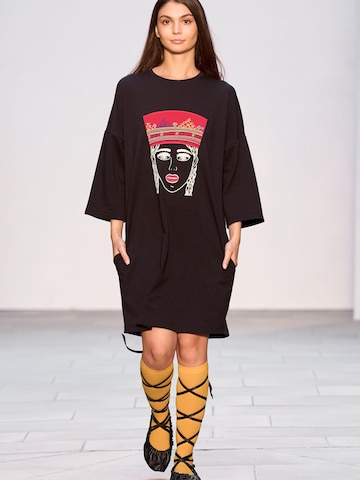 Robe oversize 'CROWN LIELVARDE' RADADA en noir