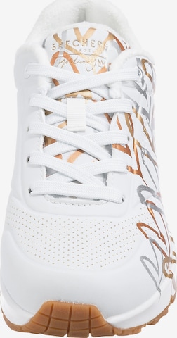 Baskets basses 'James' SKECHERS en blanc