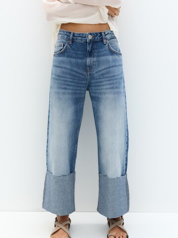 Pull&Bear Loose fit Jeans in Blue: front