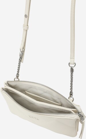 Calvin Klein - Bolso de hombro en beige