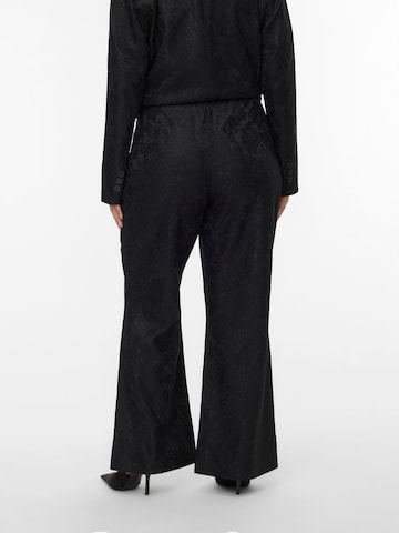 Vero Moda Curve - regular Pantalón plisado en negro: frente