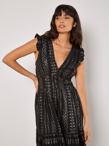 Apricot - Vestido en negro