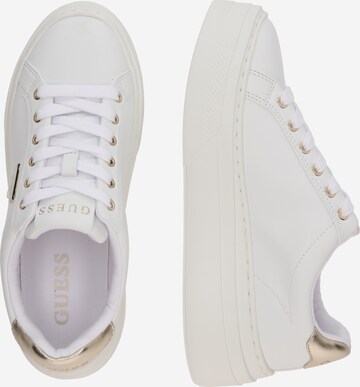 Sneaker low 'AMERA' de la GUESS pe alb