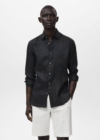 MANGO MAN Regular Fit Hem in Schwarz: Vorderseite