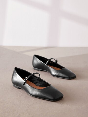 Next - Sabrina com tiras em preto