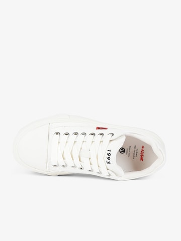 Sneaker bassa di ACUPUNCTURE in bianco