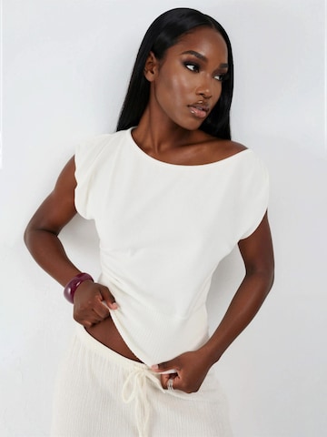 Busem Blouse in White