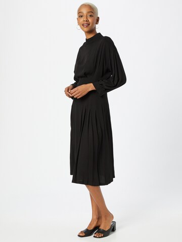 Robe UNITED COLORS OF BENETTON en noir : devant