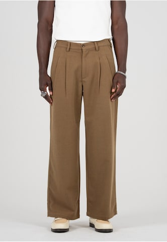 Prohibited Wide leg Pleat-Front Pants in Brown: front