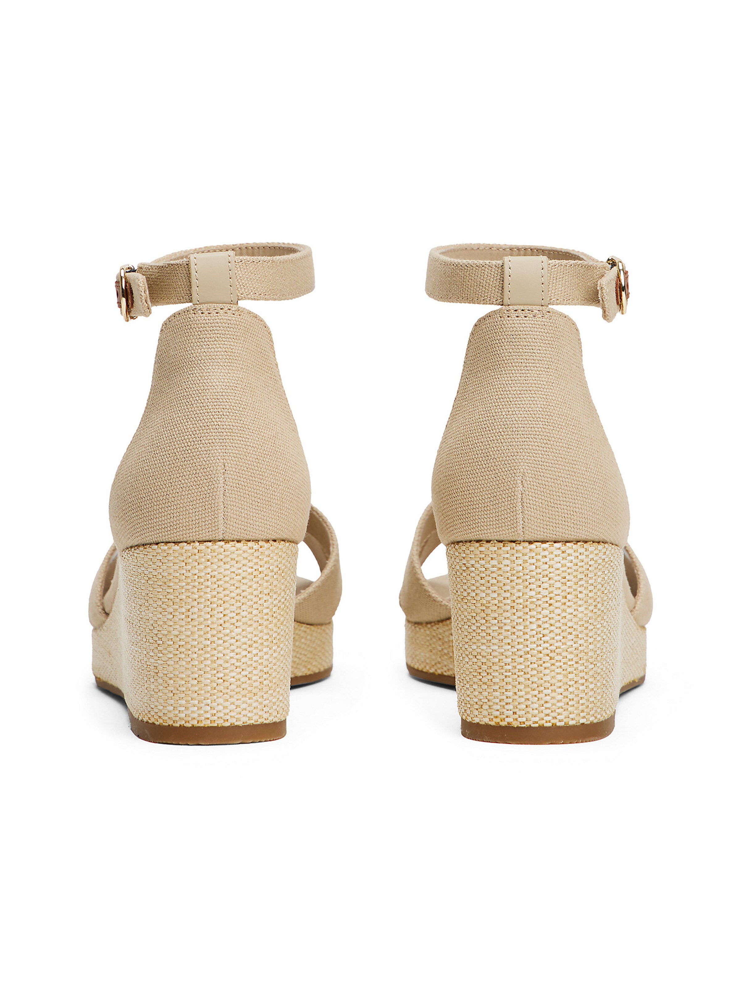 TOMMY HILFIGER Босоножки в Бежевый