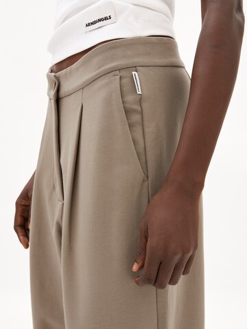 ARMEDANGELS Loosefit Bandplooibroek in Beige