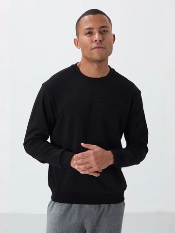 Tommy Life Sweatshirt in Black