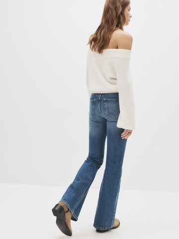 Pull&Bear Flared Jeans i blå