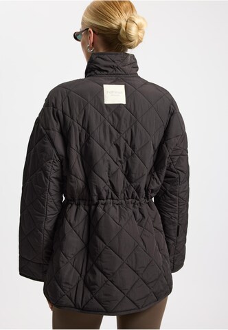 Veste mi-saison 'Lyon' rethinkit studios en noir