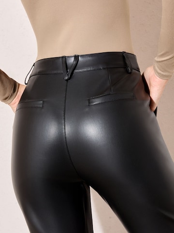 Friends Like These Regular Панталон в черно