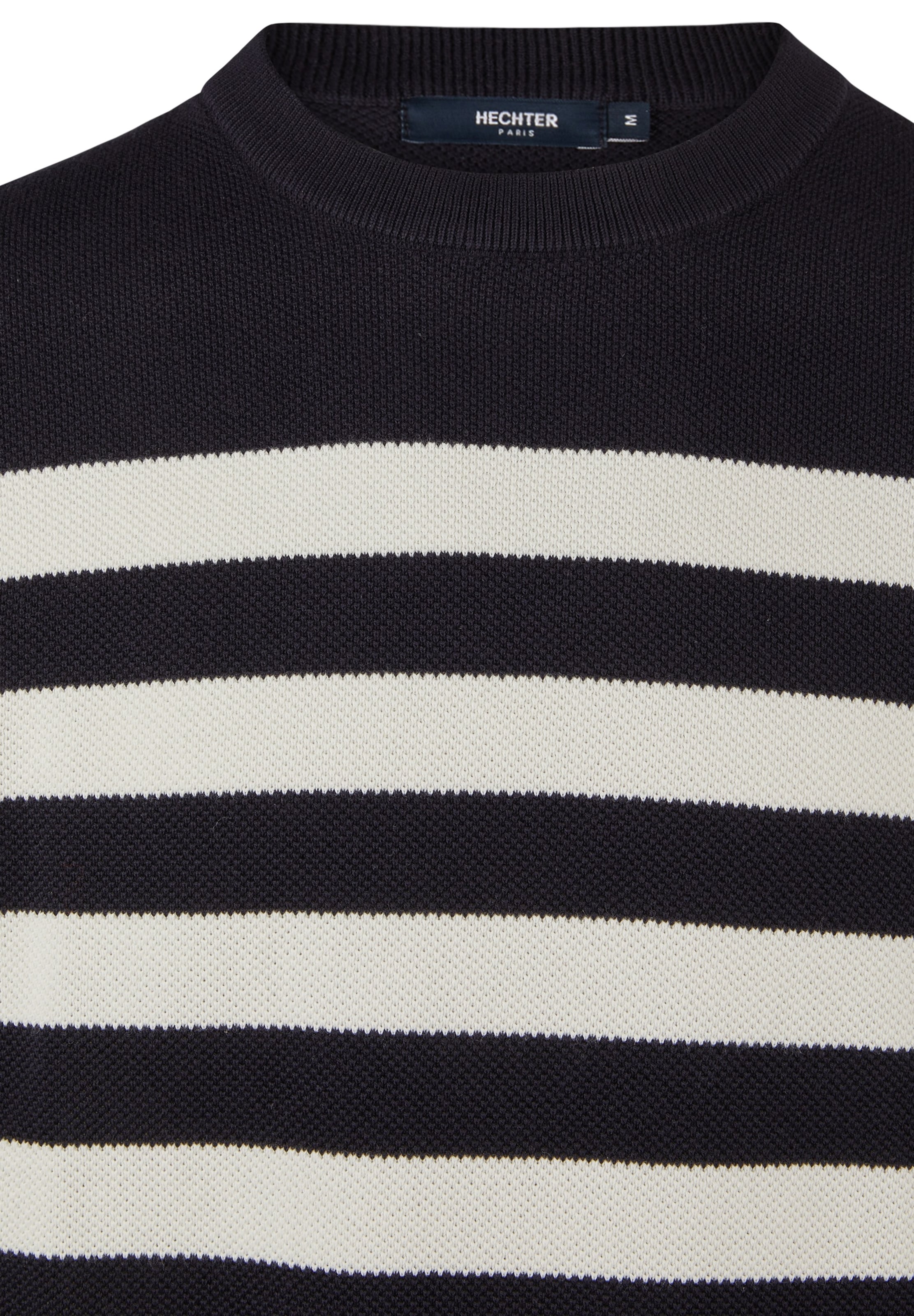 HECHTER PARIS Sweater in Black
