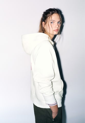 Sweat-shirt Pull&Bear en blanc