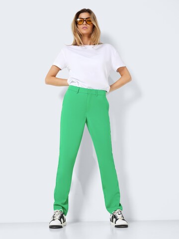 Regular Pantalon 'Thea Vivian' Noisy may en vert