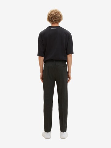 Regular Pantalon à plis TOM TAILOR DENIM en noir