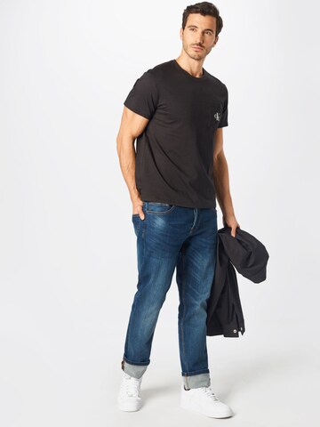 Calvin Klein Jeans - Ajuste regular Camiseta en negro