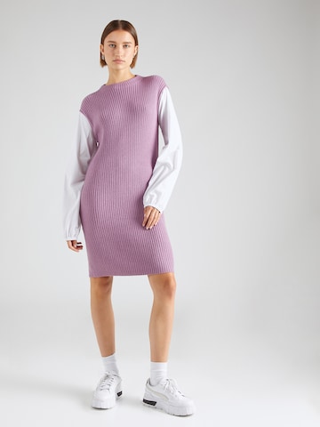 purpurinė JDY Megzta suknelė 'SAGA': priekis