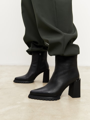 CESARE GASPARI Bootie in Black