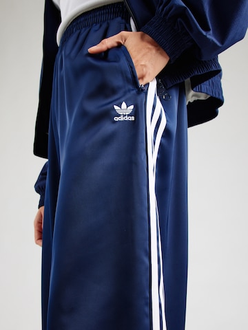 ADIDAS ORIGINALS Široký strih Nohavice - Modrá