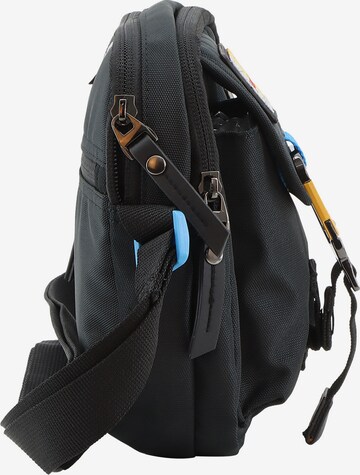Discovery Shoulder Bag in Black