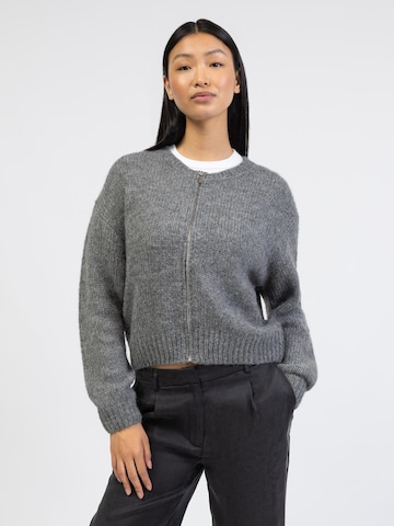 BROKE + SCHÖN Knit Cardigan in Grey: front