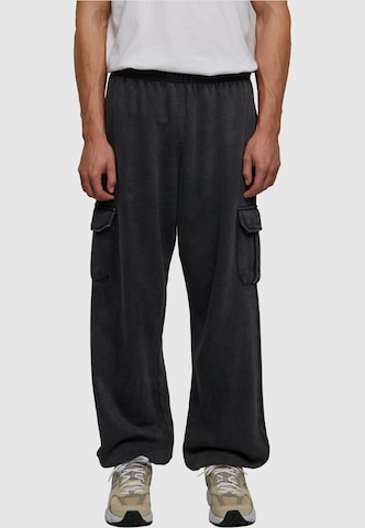 Urban Classics Loose fit Cargo Pants in Black: front