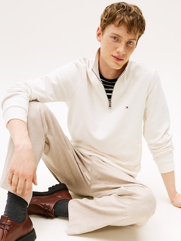 TOMMY HILFIGER Sweatshirt 'ESSENTIAL' in Weiß