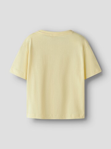 T-Shirt 'NMFKATRINA' NAME IT en jaune